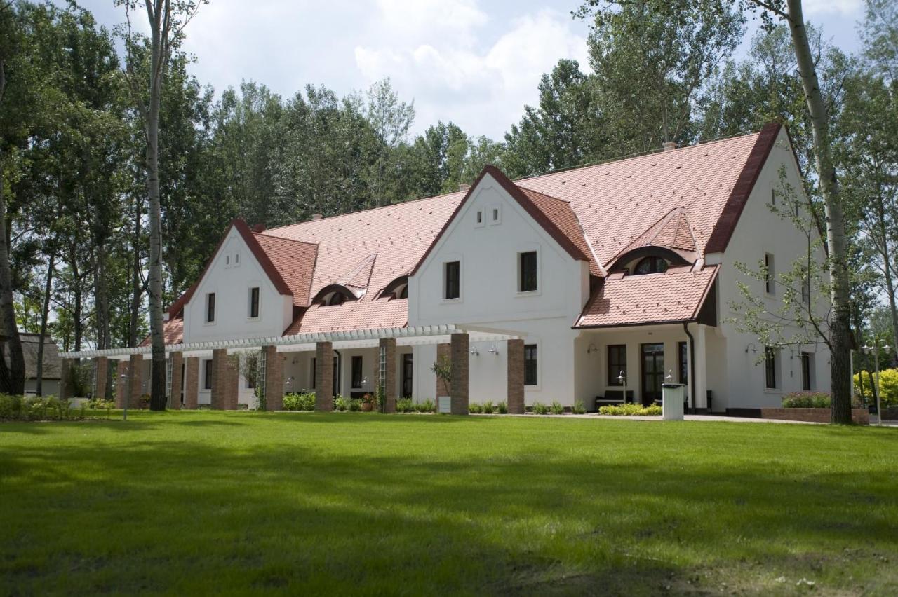 Varga Tanya Hotel Kerekegyhaza Exterior photo